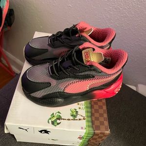 Kids puma sneakers worn a few times